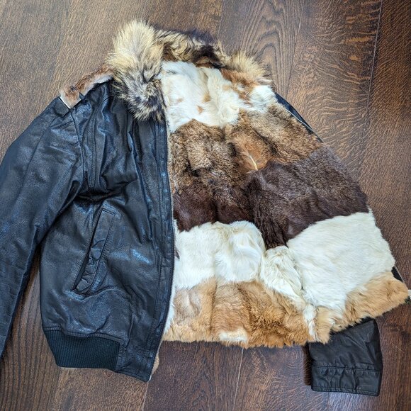 STYLISH & UNIQUE:: Custom upcycled leather jacket with real fur lining - Picture 1 of 4